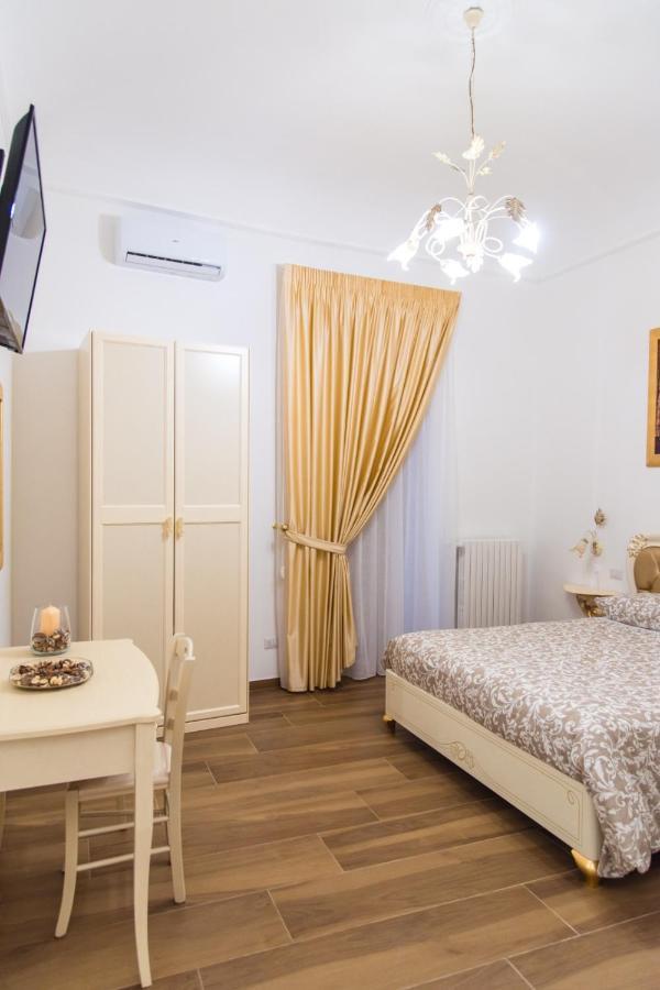 ホテル Palazzo Le Travi バーリ エクステリア 写真